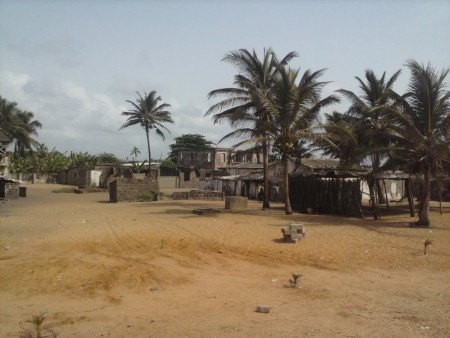 Une partie du village est en ruine